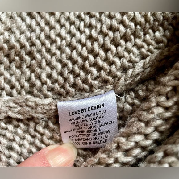 Love by Design wool blend sweater, size M - Picture 3 of 4
